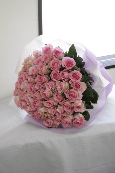 ピンクのバラの花束-50本 1 ピンクのバラの花束-50本