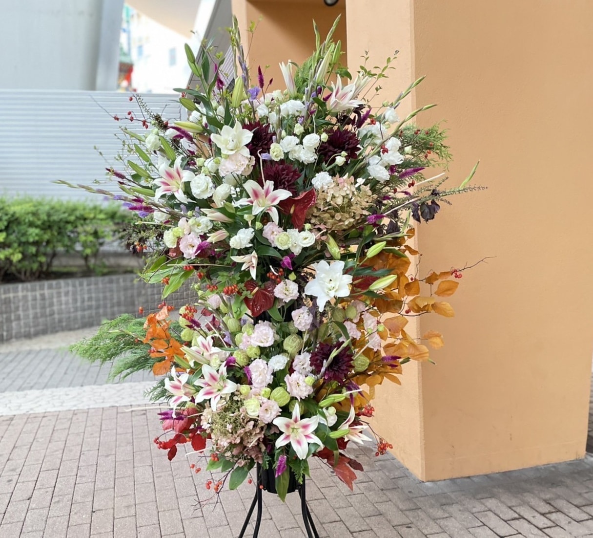 華やかで大きなスタンド花-2段 1 華やかで大きなスタンド花-2段