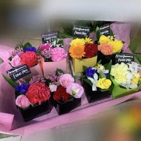明日はお花の入荷日!お花のあるステイホーム期間に…☆ 2 IMG 1410